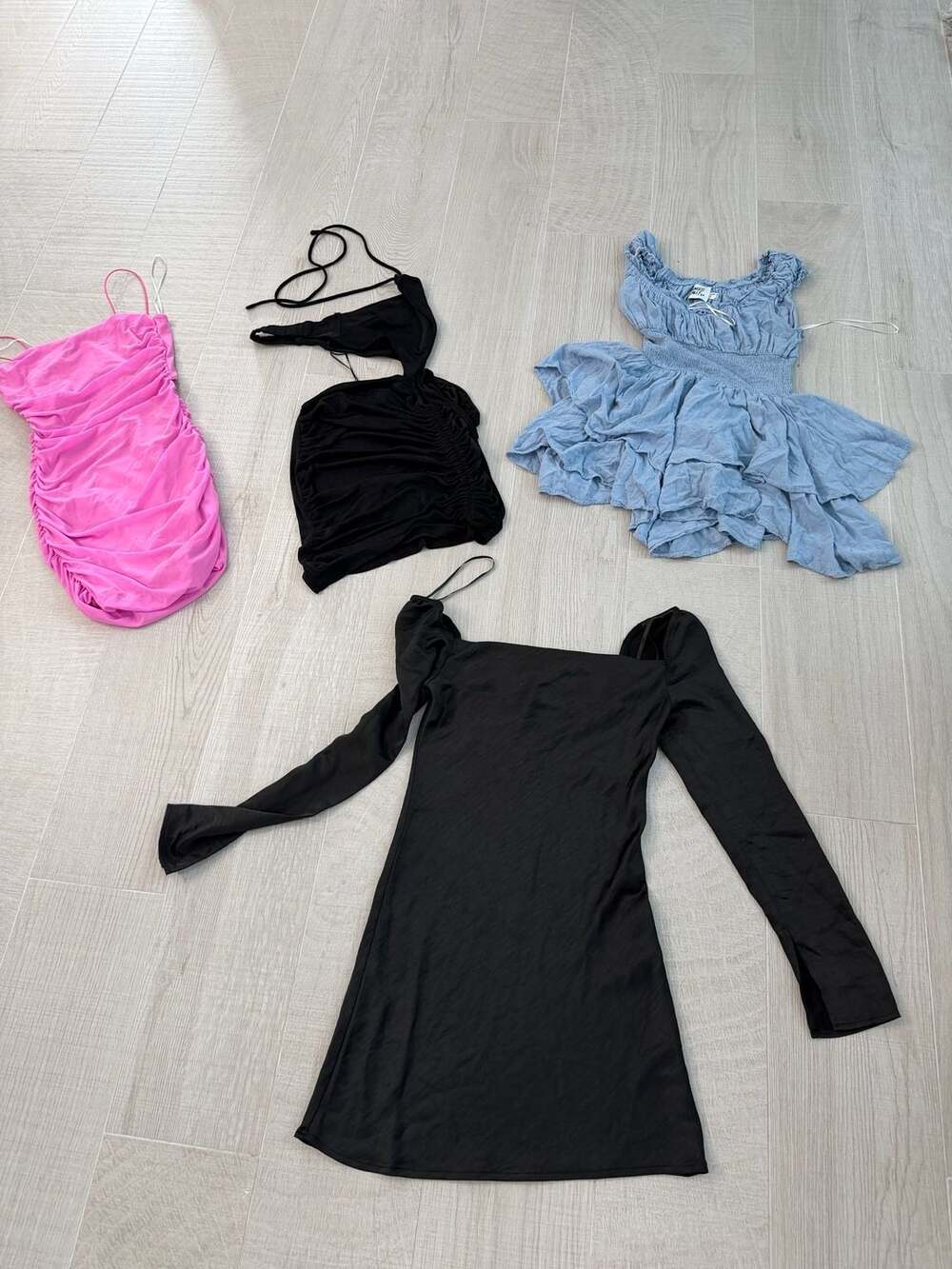 Lot of 4 Princess Polly Dresses  + Free tank top SZ 6